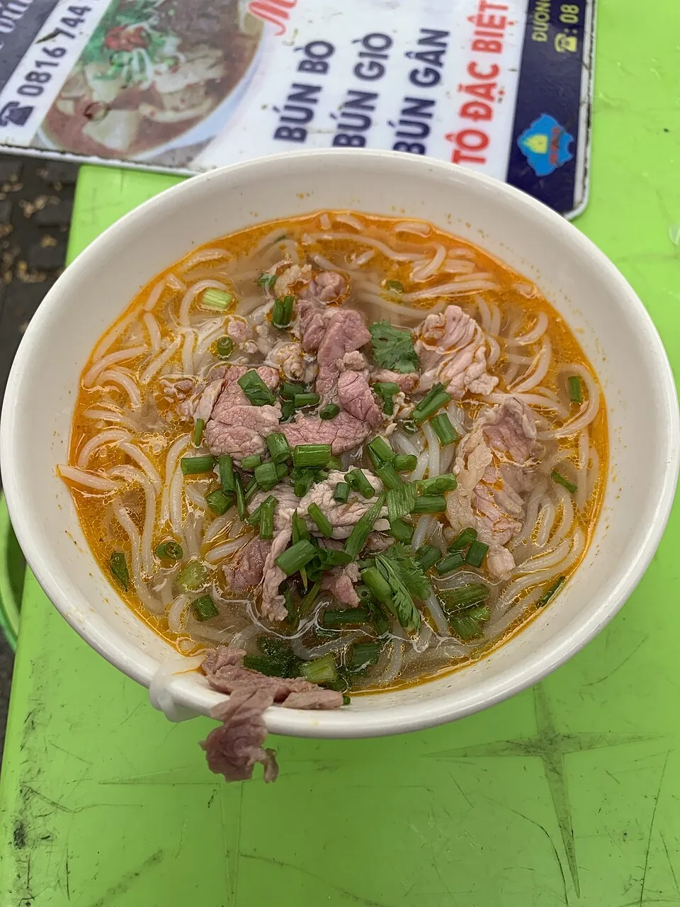 Kom bún bò Huế op de Đông Ba-markt