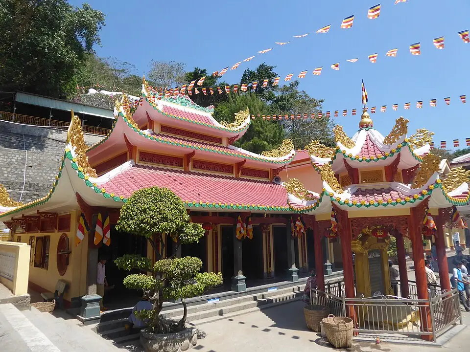 Linh Sơn Tiên Thạch Pagoda on Bà Đen Mountain